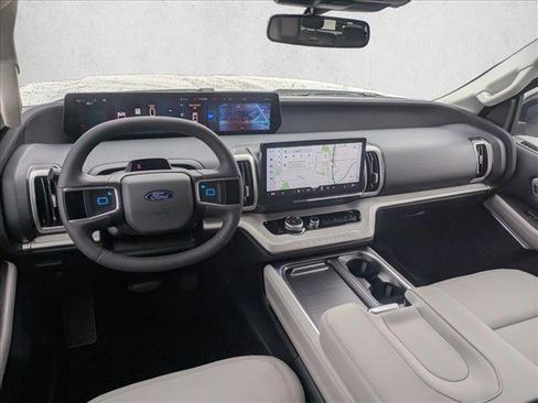 New 2026 Ford Expedition Active image 15