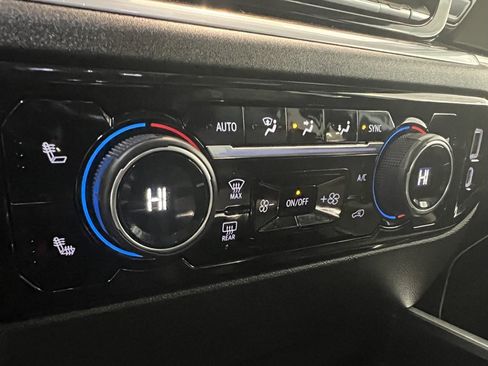 Used 2023 Chevrolet Silverado 1500 RST w/ Z71 Off-Road Package image 23