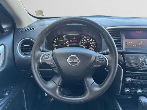 Used 2020 Nissan Pathfinder SV image 13