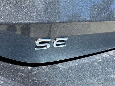 Certified 2026 Volkswagen Tiguan SE AWD/4WD image 7