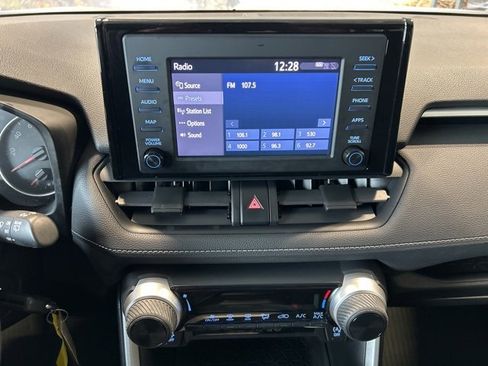 Used 2019 Toyota RAV4 LE image 86