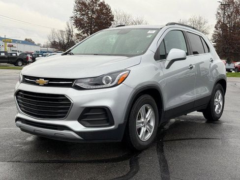 Used 2019 Chevrolet Trax LT w/ LT Convenience Package image 8