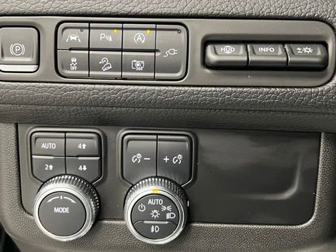 Used 2022 GMC Yukon XL Denali image 31