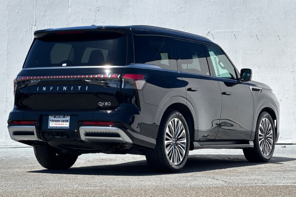 Certified 2025 INFINITI QX80 Luxe RWD image 3