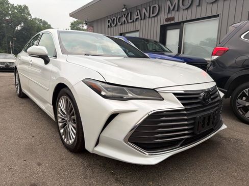 Used 2019 Toyota Avalon Limited w/ All Weather Liner Package FWD image 3
