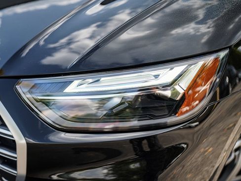 Used 2023 Audi SQ5 Premium w/ Convenience Package image 4