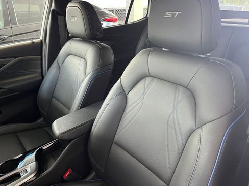 Used 2025 Buick Envista Sport Touring image 36