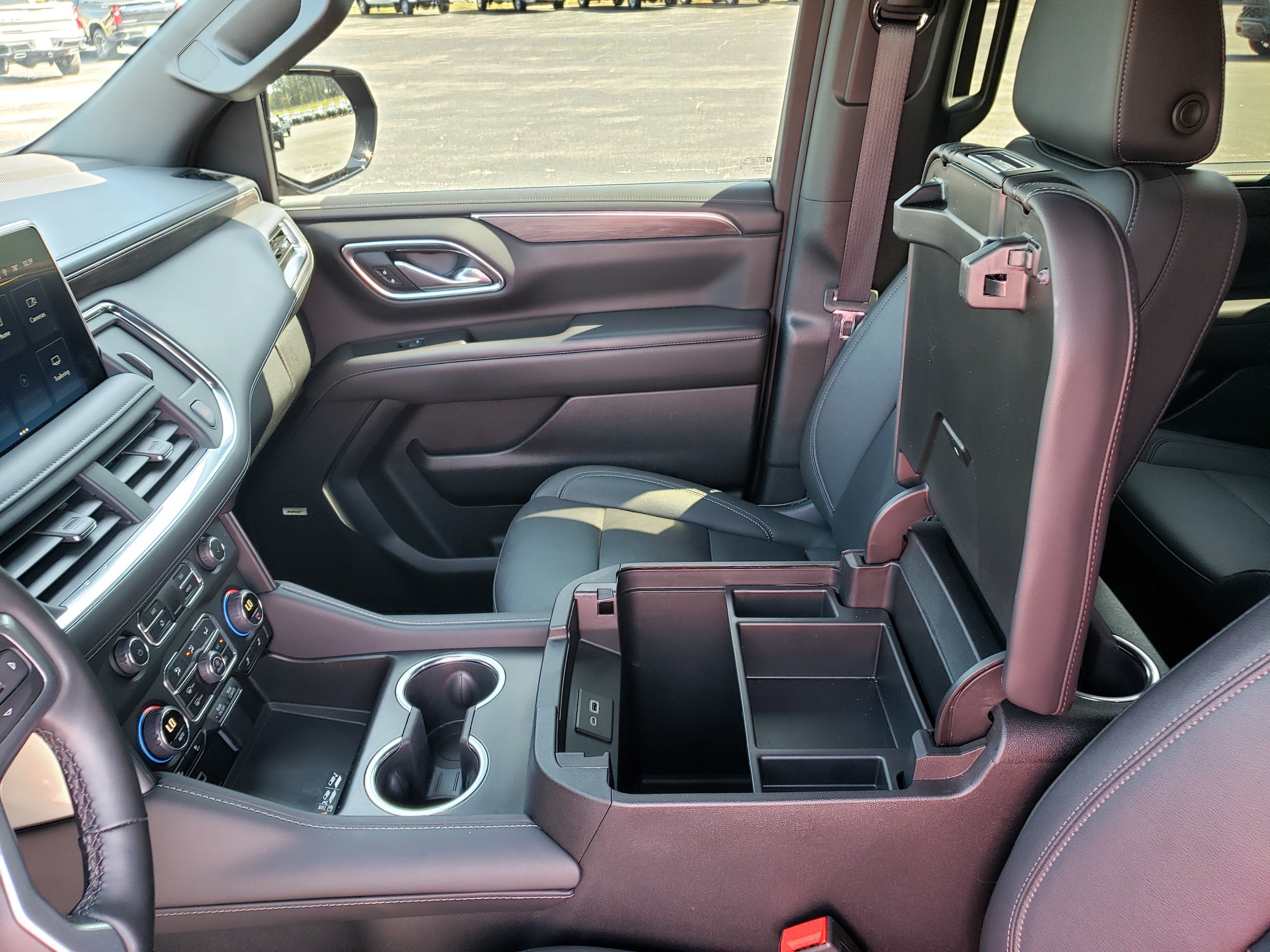 Used 2024 Chevrolet Tahoe Z71 w/ Luxury Package AWD/4WD image 29