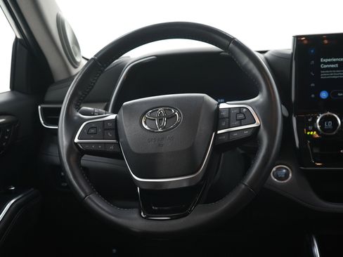 Used 2024 Toyota Highlander Limited AWD/4WD image 20