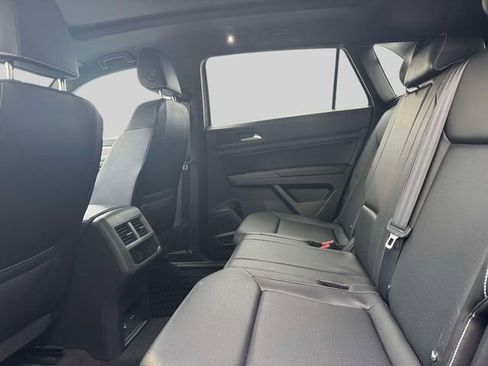 Used 2020 Volkswagen Atlas Cross Sport SE w/ Panoramic Sunroof Package image 16