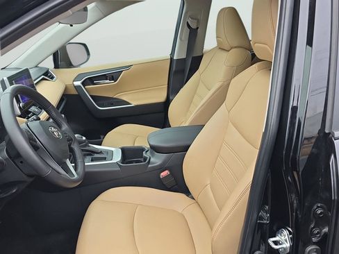 Used 2024 Toyota RAV4 XLE Premium image 65