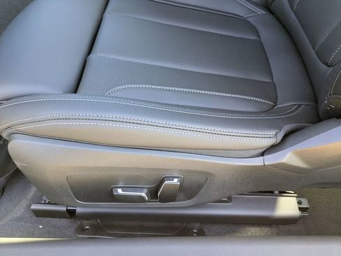 New 2025 BMW 230i xDrive Coupe w/ Convenience Package AWD/4WD image 15