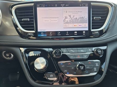 New 2026 Chrysler Pacifica Select image 14