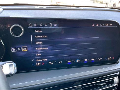 Certified 2025 Chevrolet Traverse LT image 26