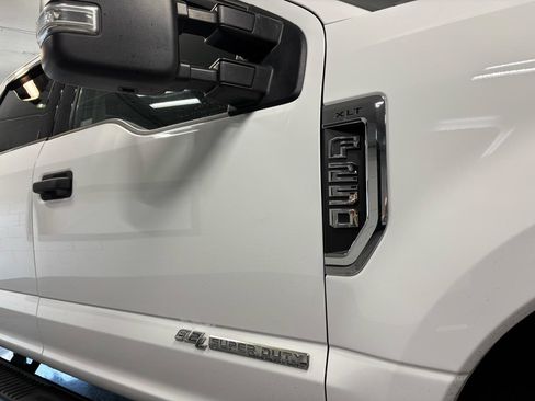 Used 2019 Ford F250 XLT w/ Snow Plow Prep Package image 18