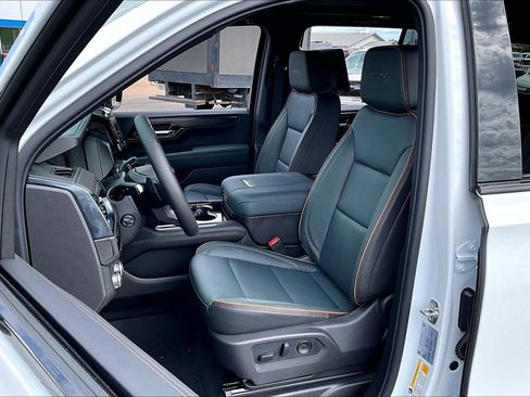 New 2026 GMC Yukon AT4 w/ AT4 Premium Plus Package AWD/4WD image 9