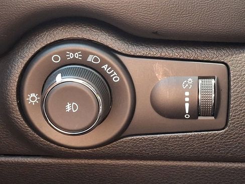 Used 2021 Dodge Durango R/T w/ Technology Group AWD/4WD image 27
