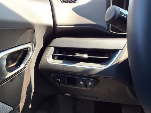 Used 2025 Kia K4 EX image 17