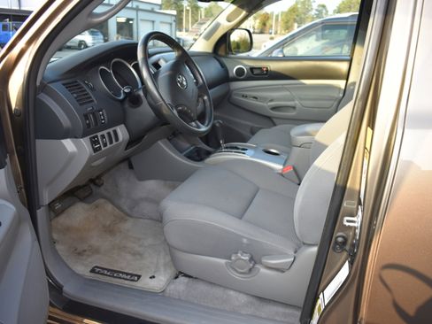 Used 2011 Toyota Tacoma PreRunner w/ TRD Sport Pkg image 12