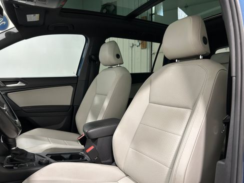 Used 2019 Volkswagen Tiguan SEL R-Line AWD/4WD image 25