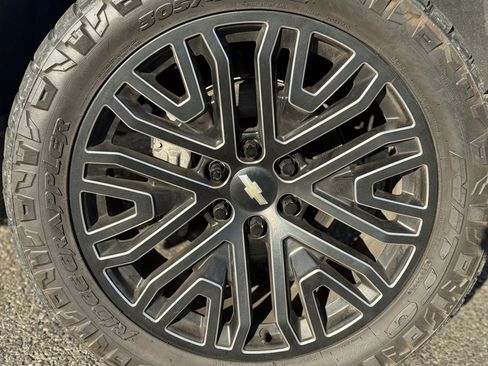 Used 2022 Chevrolet Silverado 1500 LTZ w/ Technology Package image 9