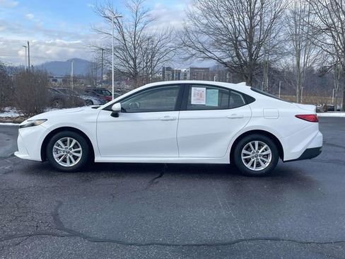 Used 2025 Toyota Camry LE image 2