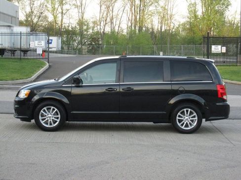 Used 2018 Dodge Grand Caravan SXT FWD image 6