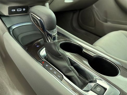 Used 2022 Chevrolet Malibu LT image 30