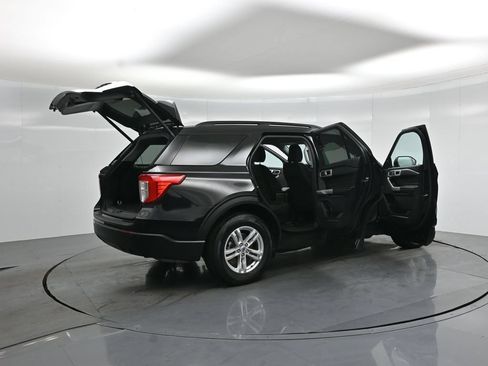 Certified 2023 Ford Explorer XLT RWD image 5