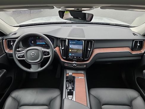 Certified 2023 Volvo XC60 B5 Plus w/ Climate Package image 5