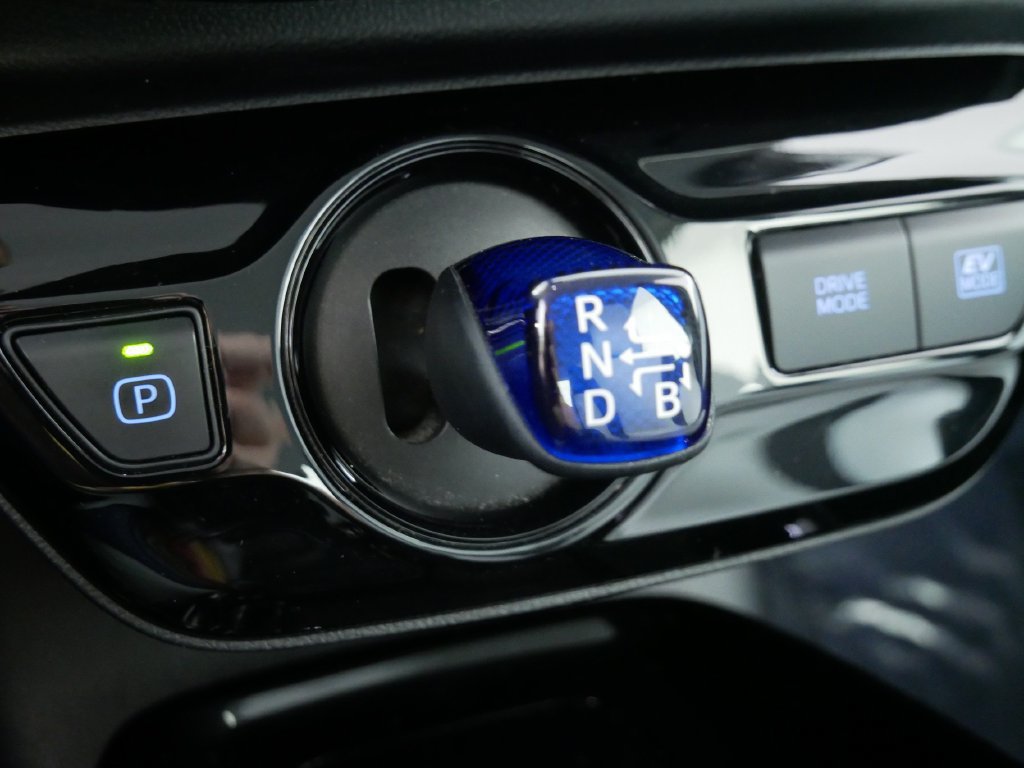 Used 2019 Toyota Prius Limited FWD image 31