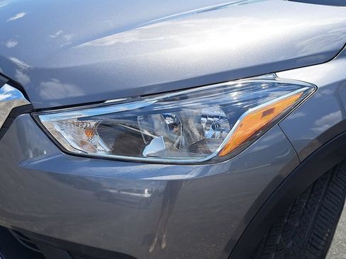 Used 2019 Nissan Kicks SV FWD image 29