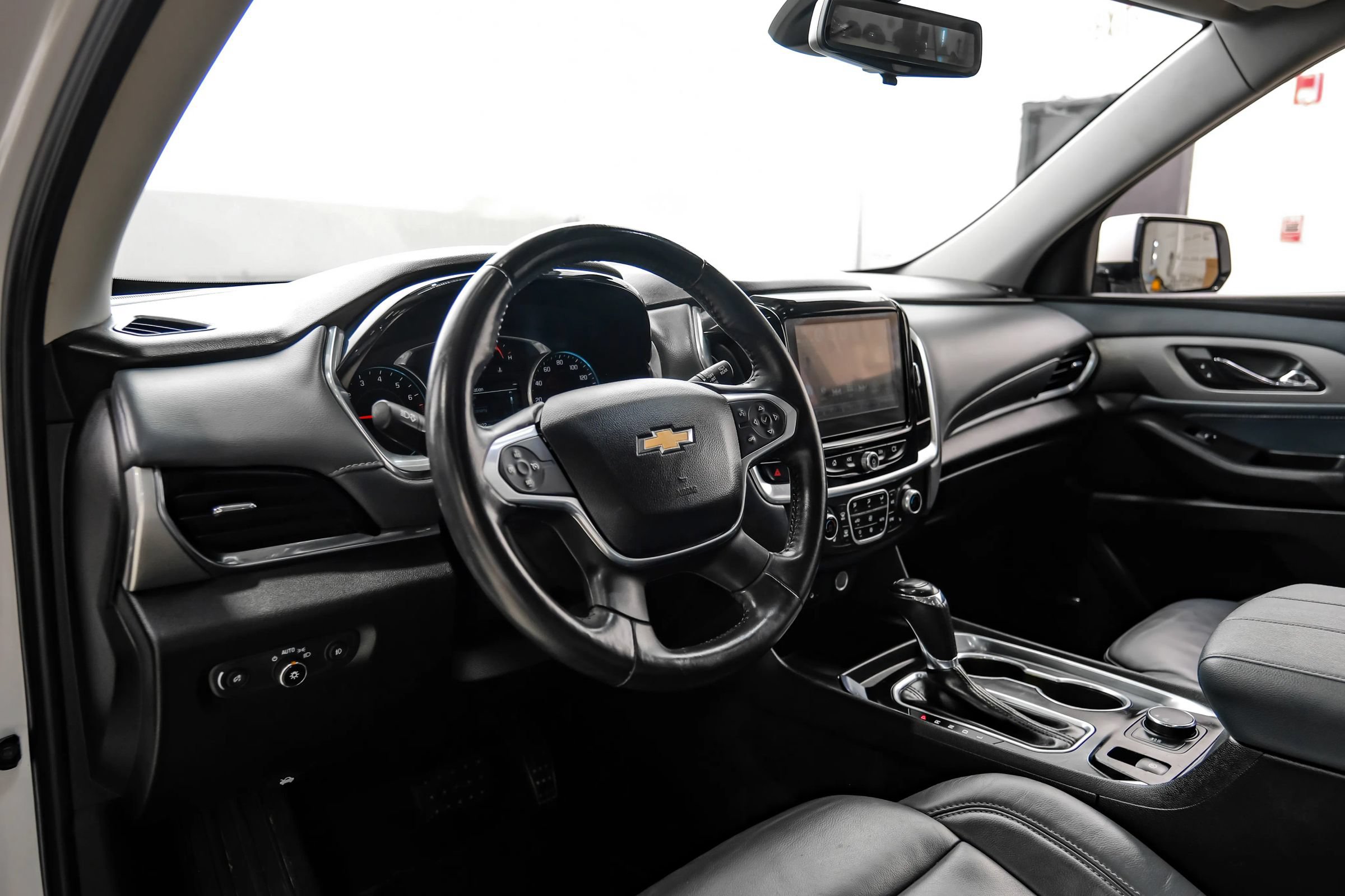 Used 2018 Chevrolet Traverse LT FWD image 18