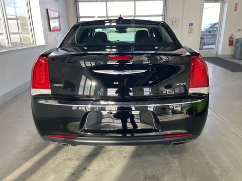 Used 2022 Chrysler 300 Touring image 5