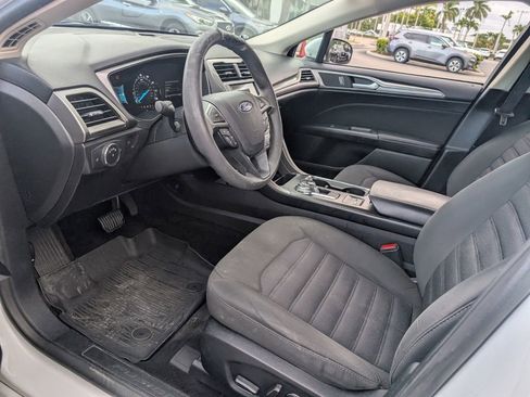 Used 2018 Ford Fusion SE w/ Fusion SE Technology Package image 11