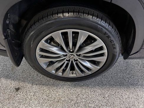 Certified 2020 Toyota Highlander Platinum image 9