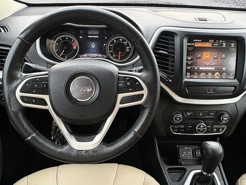 Used 2017 Jeep Cherokee Limited FWD image 14