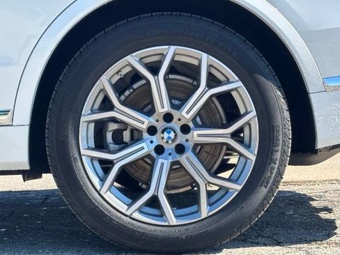Used 2026 BMW X7 xDrive40i AWD/4WD image 3