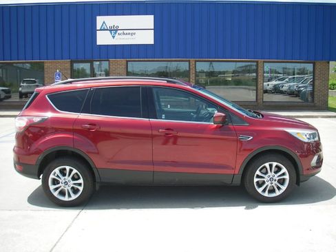 Used 2017 Ford Escape SE w/ Equipment Group 201A AWD/4WD image 4