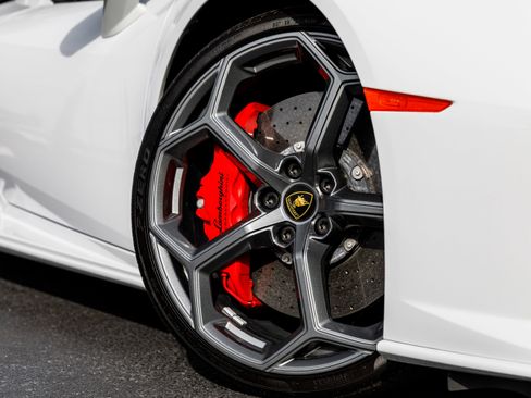 Used 2024 Lamborghini Huracan EVO image 29