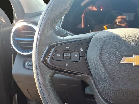 Used 2025 Chevrolet Trax LT image 16