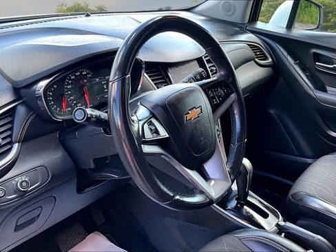 Used 2020 Chevrolet Trax LT w/ Driver Confidence Package AWD/4WD image 13