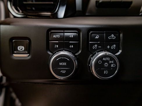 Used 2025 GMC Sierra 1500 AT4 w/ Technology Package image 21