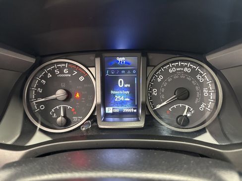 Used 2021 Toyota Tacoma TRD Sport w/ TRD Premium Sport Package AWD/4WD image 18