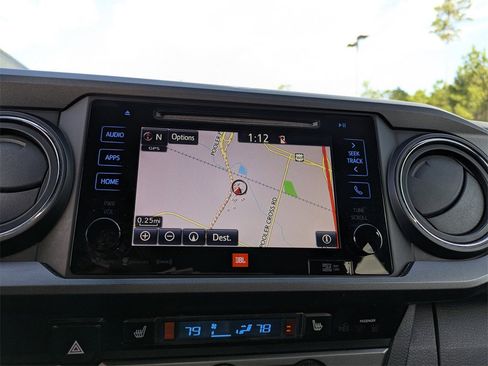 Used 2017 Toyota Tacoma TRD Sport image 19