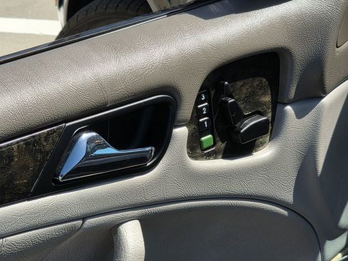 Used 2001 Mercedes-Benz CLK 430 Coupe image 22