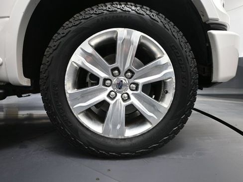 Used 2017 Ford F150 Platinum w/ Equipment Group 701A Luxury AWD/4WD image 15