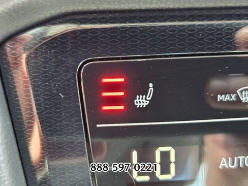 Used 2025 Volkswagen Taos SE FWD image 24