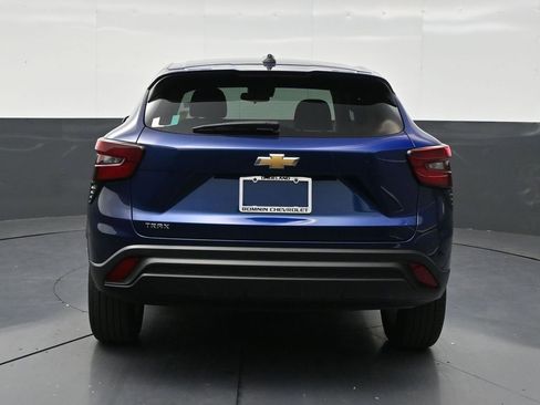 Used 2024 Chevrolet Trax LS w/ LS Convenience Package FWD image 4