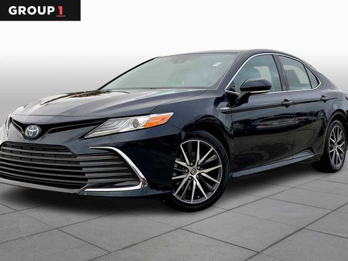 Used 2021 Toyota Camry XLE image 1